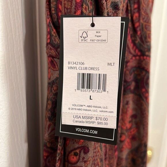 Volcom Vinyl Club Dress. Pretty Paisley print dress. NWT. Burgundy colors. Large - Picture 9 of 9